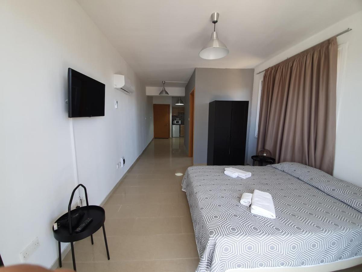 Valentinos Apartments Paphos ภายนอก รูปภาพ