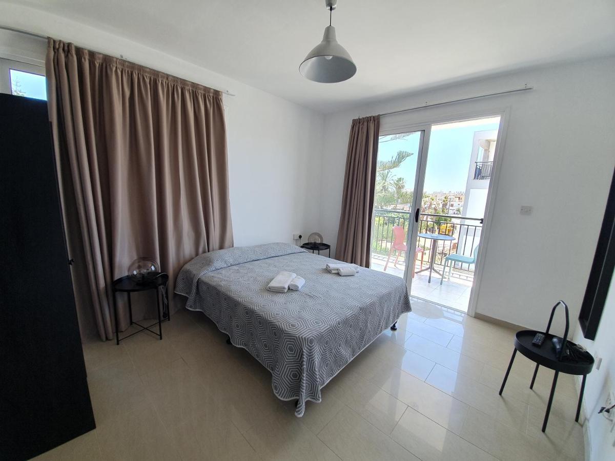Valentinos Apartments Paphos ภายนอก รูปภาพ