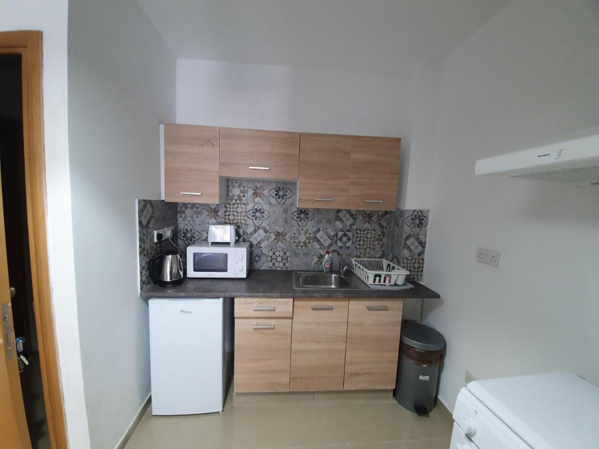 Valentinos Apartments Paphos ภายนอก รูปภาพ