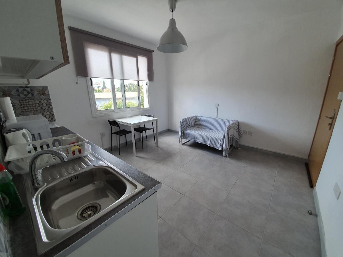 Valentinos Apartments Paphos ภายนอก รูปภาพ