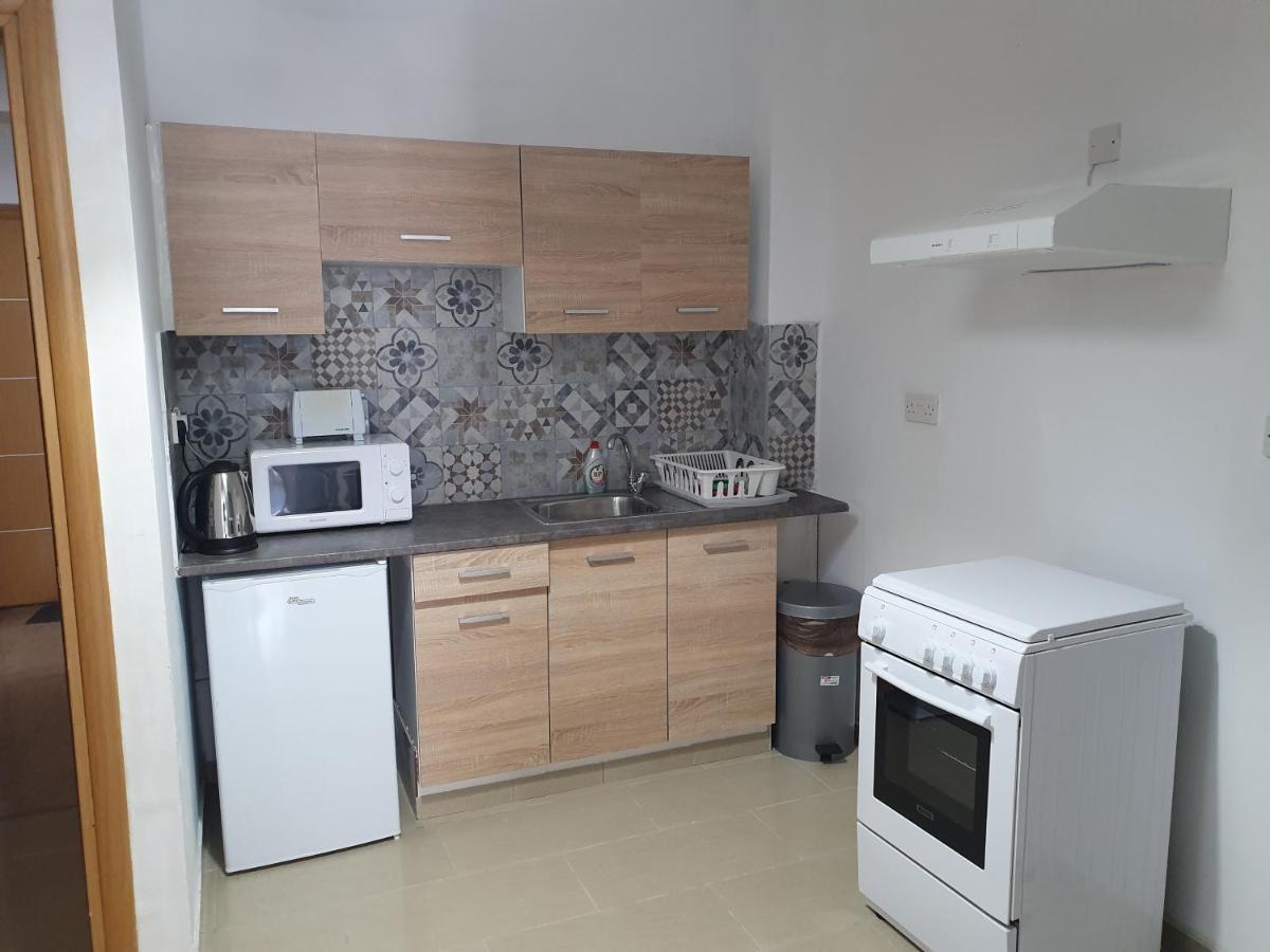Valentinos Apartments Paphos ภายนอก รูปภาพ