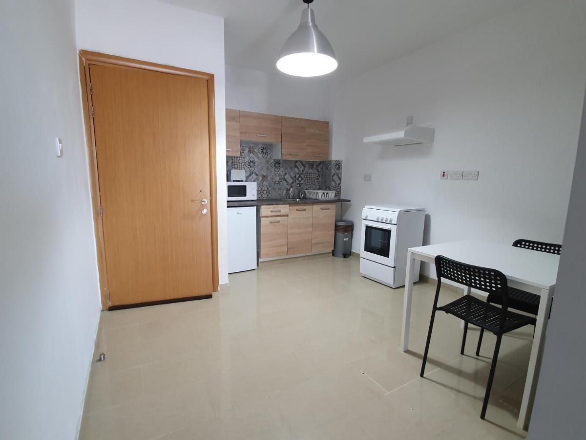 Valentinos Apartments Paphos ภายนอก รูปภาพ