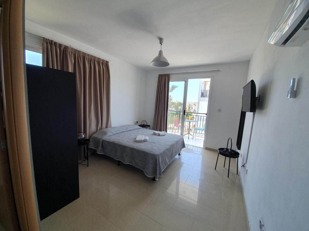 Valentinos Apartments Paphos ภายนอก รูปภาพ