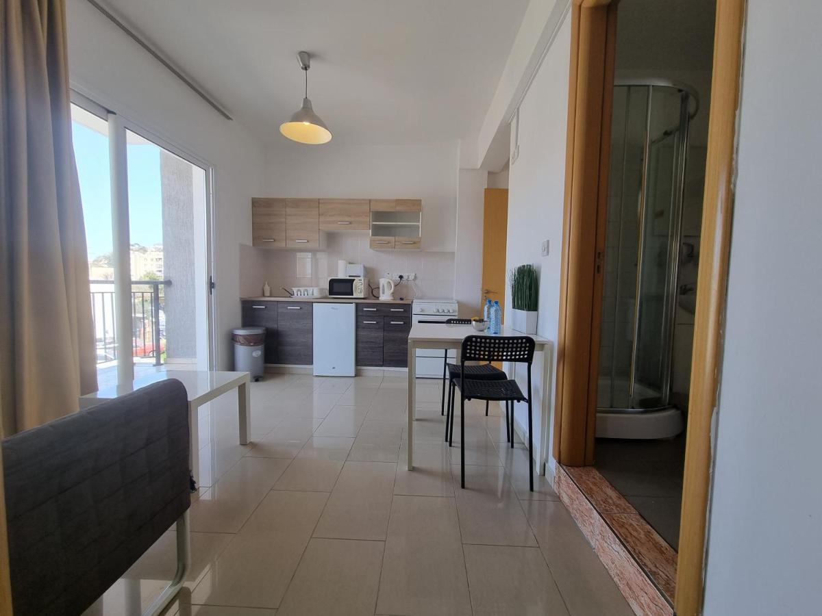 Valentinos Apartments Paphos ภายนอก รูปภาพ