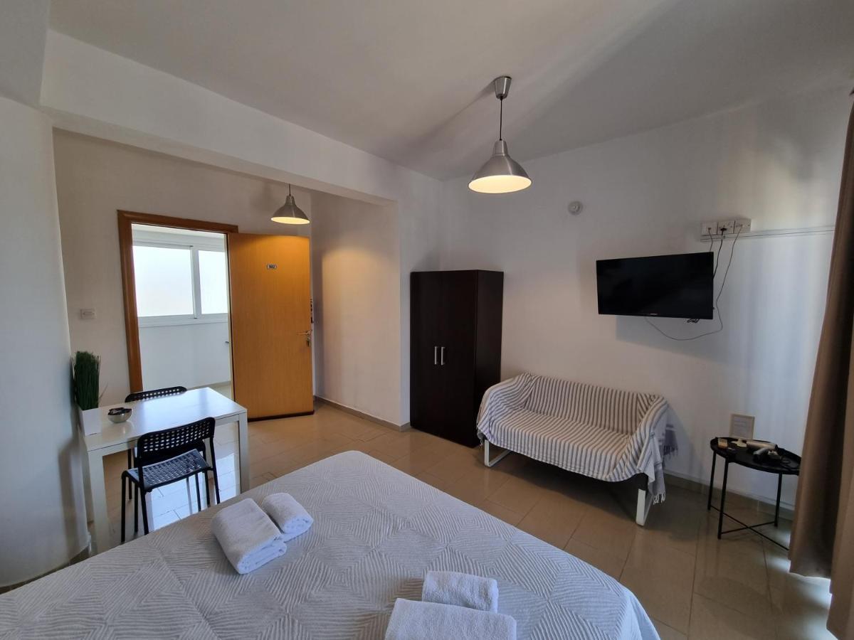 Valentinos Apartments Paphos ภายนอก รูปภาพ