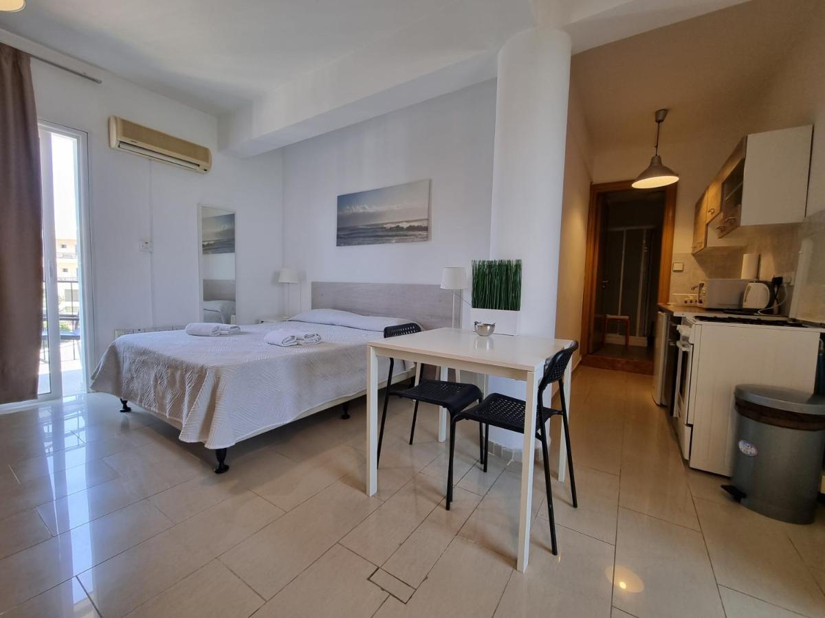 Valentinos Apartments Paphos ภายนอก รูปภาพ