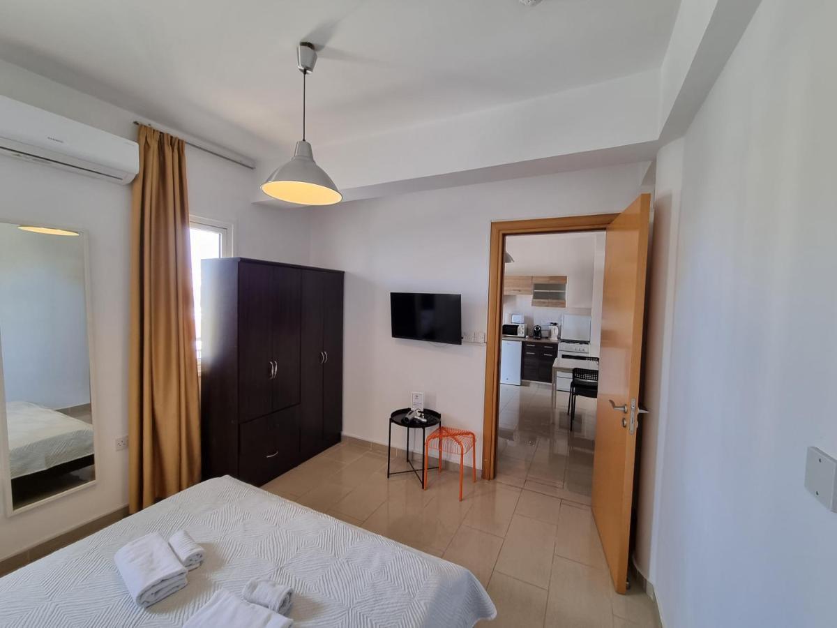 Valentinos Apartments Paphos ภายนอก รูปภาพ