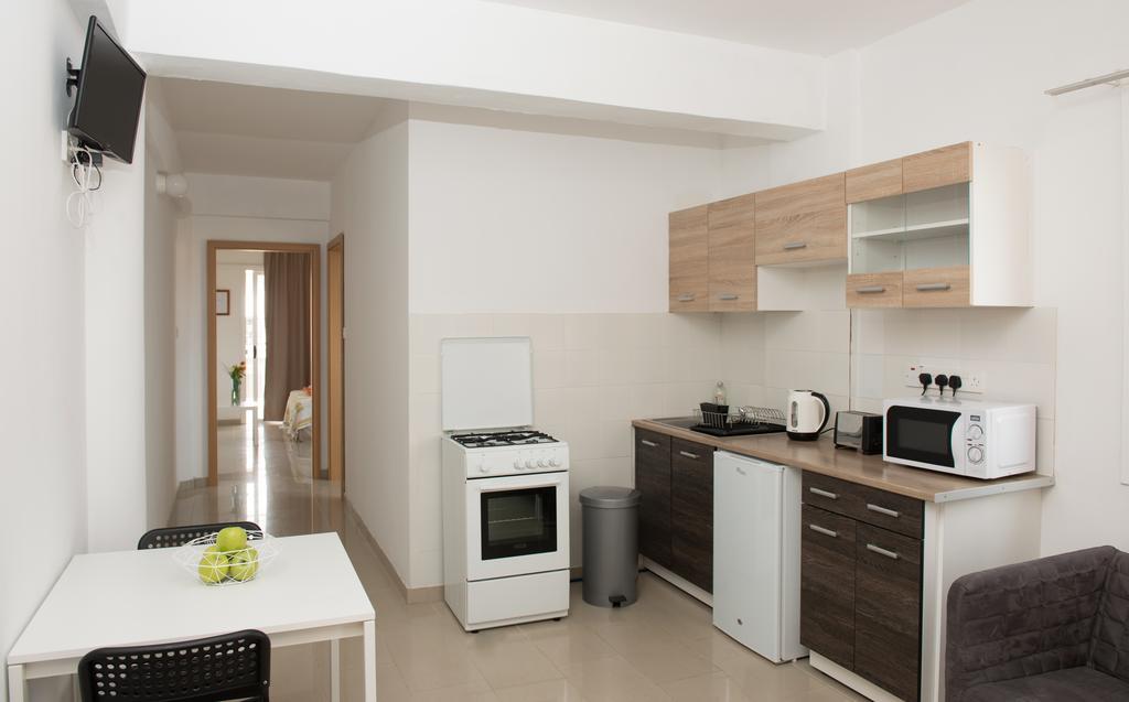 Valentinos Apartments Paphos ภายนอก รูปภาพ