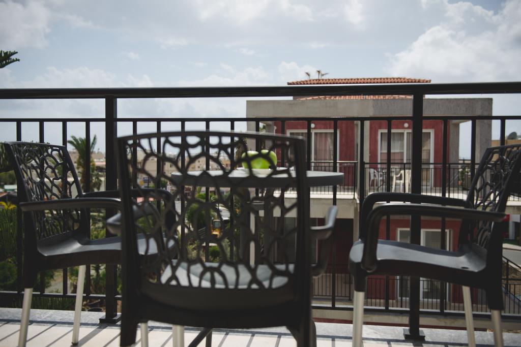 Valentinos Apartments Paphos ภายนอก รูปภาพ