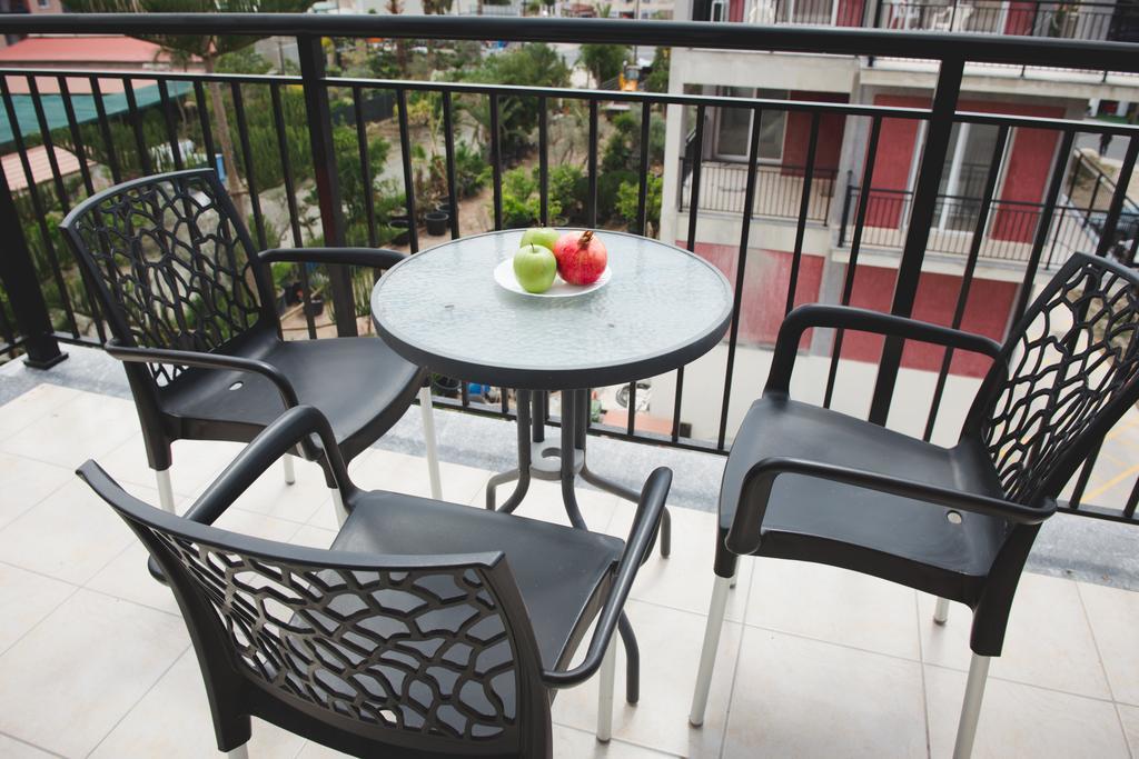 Valentinos Apartments Paphos ภายนอก รูปภาพ