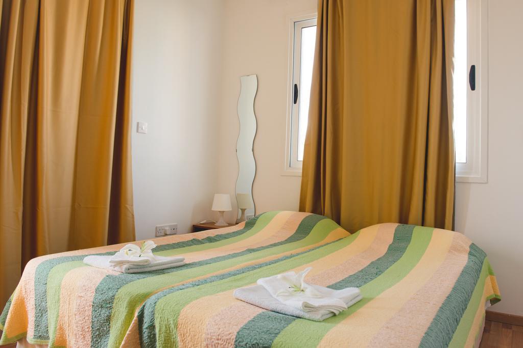 Valentinos Apartments Paphos ภายนอก รูปภาพ