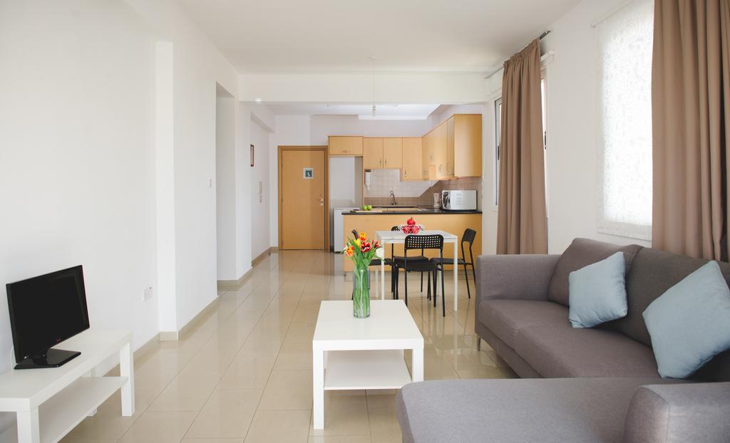 Valentinos Apartments Paphos ภายนอก รูปภาพ