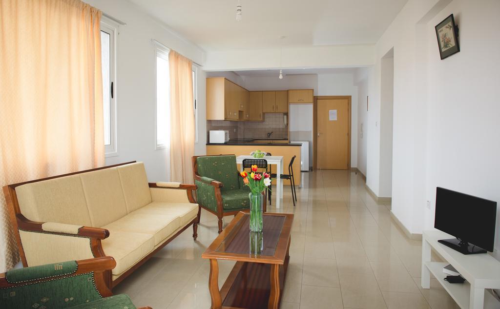 Valentinos Apartments Paphos ภายนอก รูปภาพ