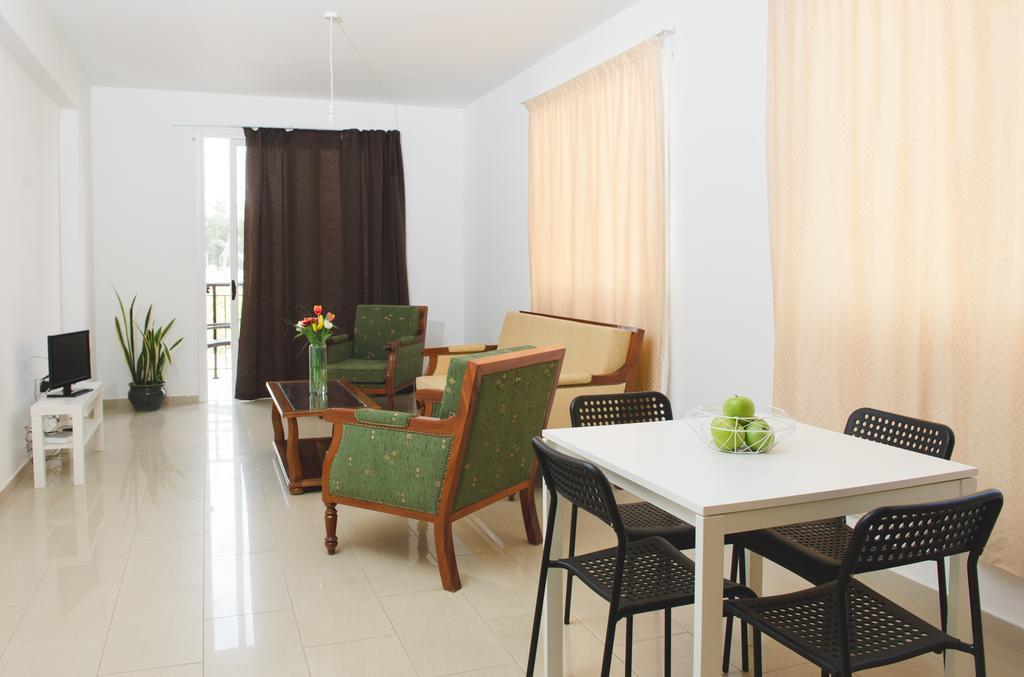 Valentinos Apartments Paphos ภายนอก รูปภาพ