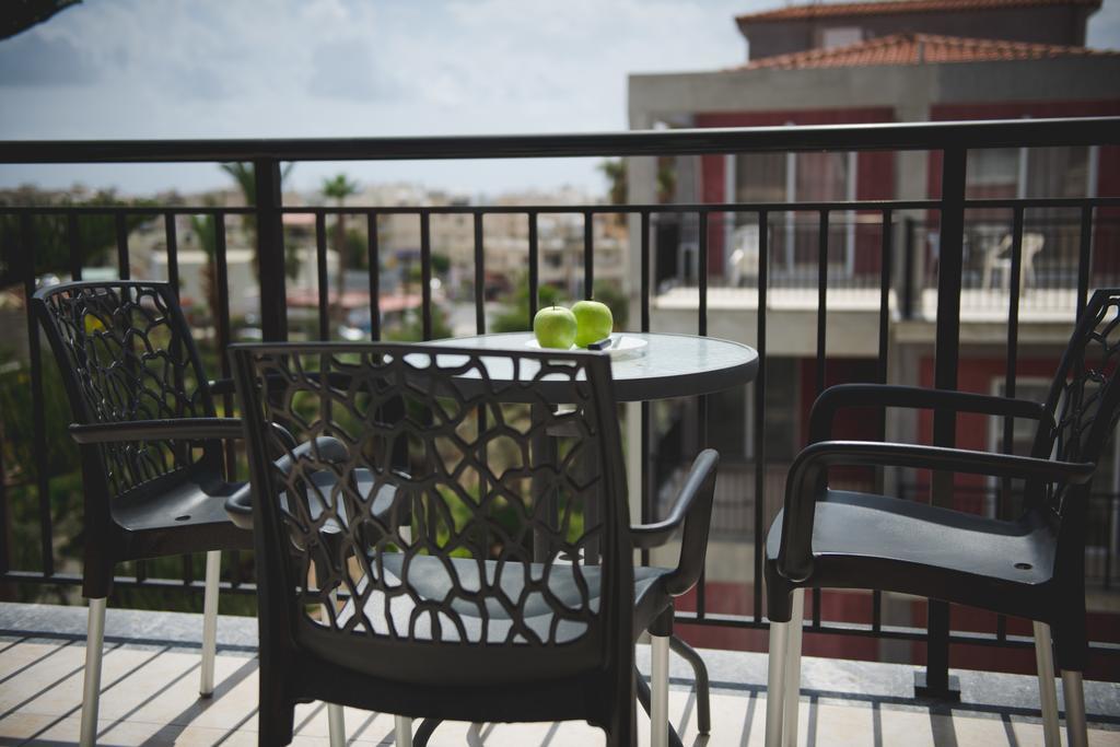 Valentinos Apartments Paphos ภายนอก รูปภาพ