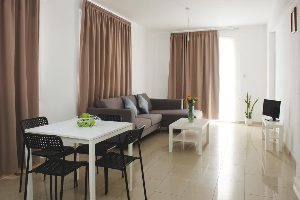 Valentinos Apartments Paphos ภายนอก รูปภาพ