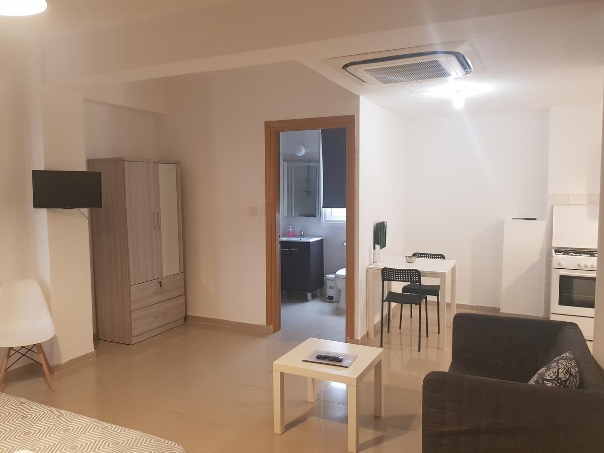 Valentinos Apartments Paphos ภายนอก รูปภาพ