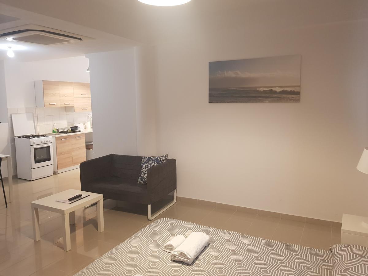 Valentinos Apartments Paphos ภายนอก รูปภาพ