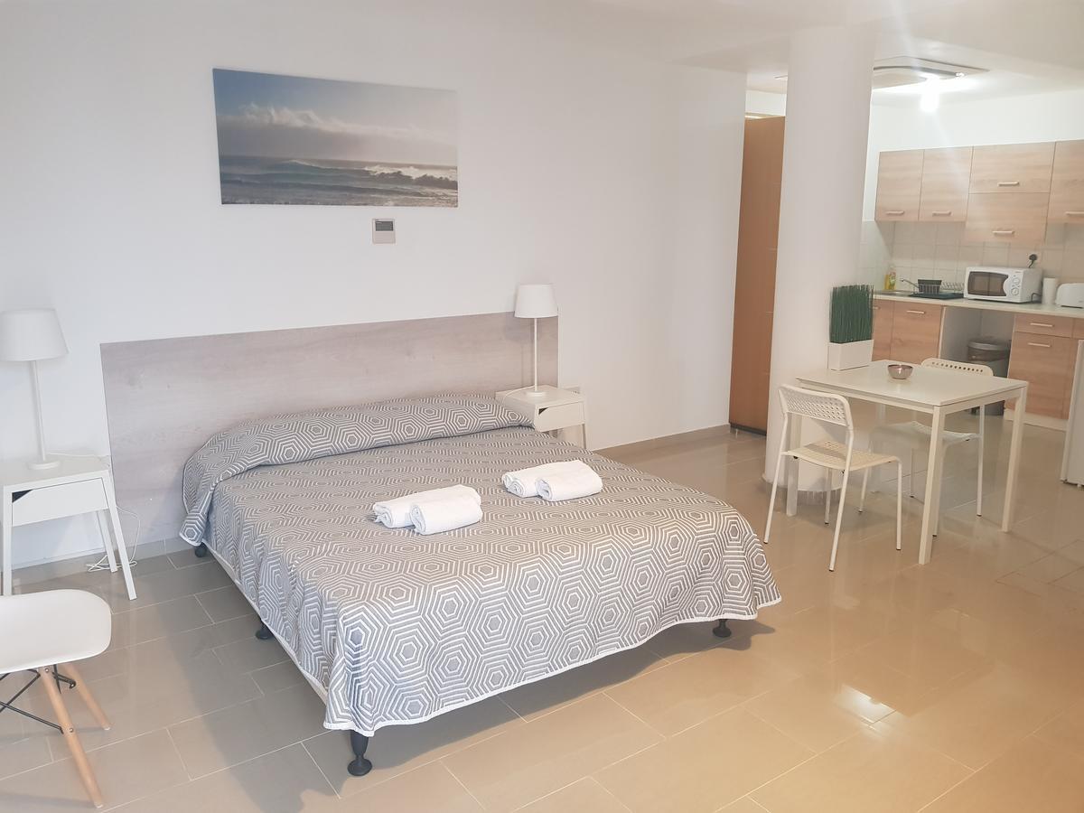 Valentinos Apartments Paphos ภายนอก รูปภาพ
