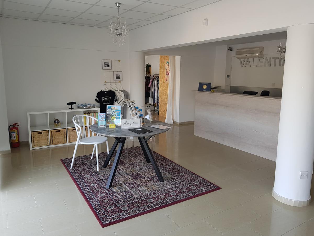 Valentinos Apartments Paphos ภายนอก รูปภาพ