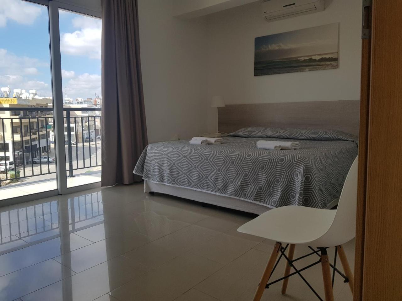 Valentinos Apartments Paphos ภายนอก รูปภาพ