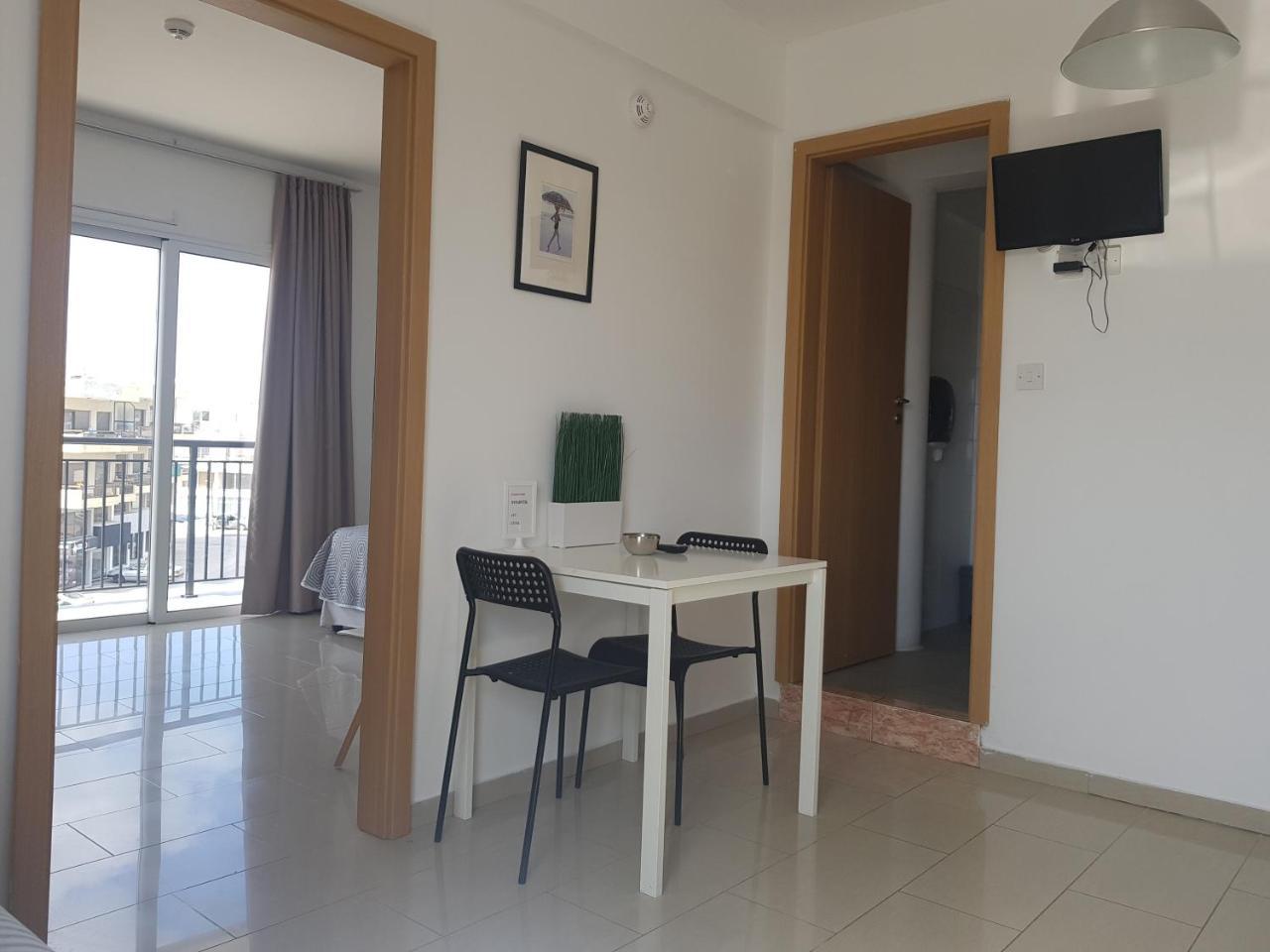 Valentinos Apartments Paphos ภายนอก รูปภาพ