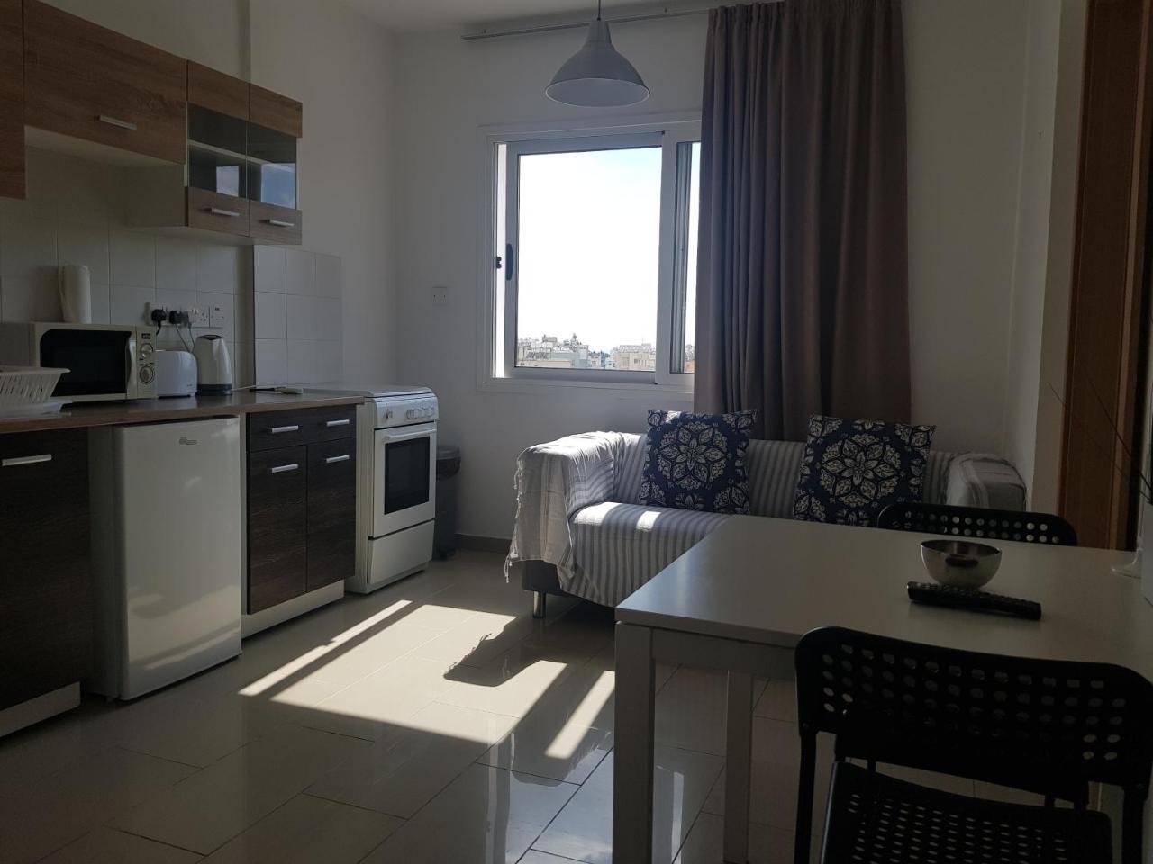 Valentinos Apartments Paphos ภายนอก รูปภาพ