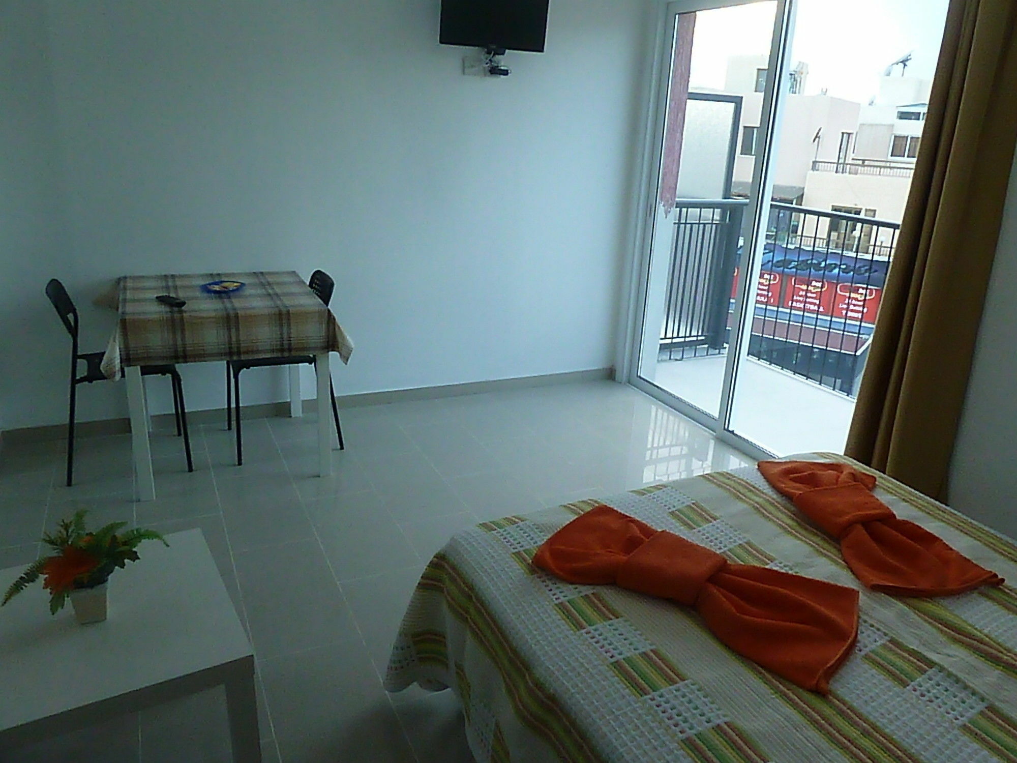 Valentinos Apartments Paphos ภายนอก รูปภาพ