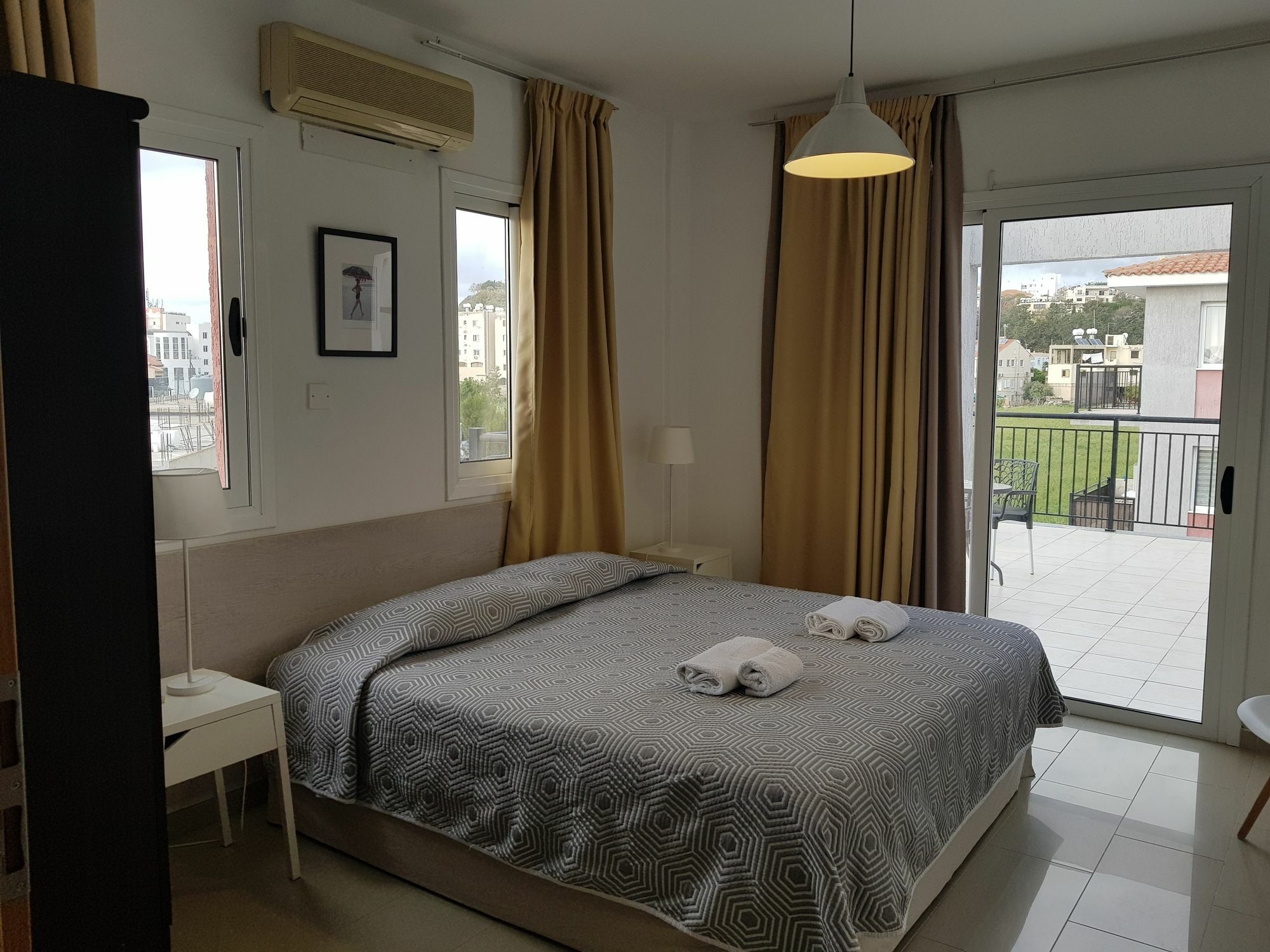 Valentinos Apartments Paphos ภายนอก รูปภาพ