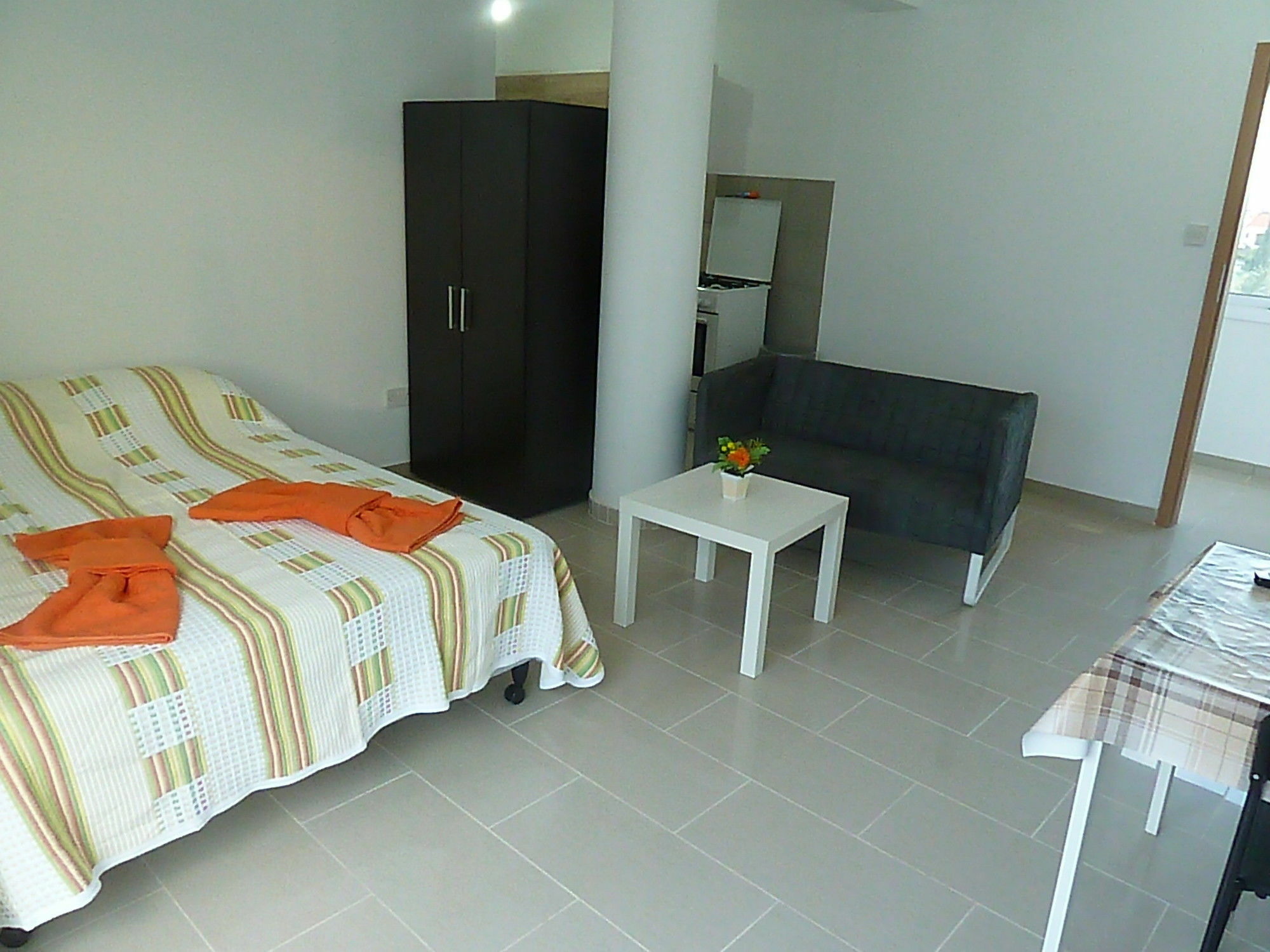 Valentinos Apartments Paphos ภายนอก รูปภาพ