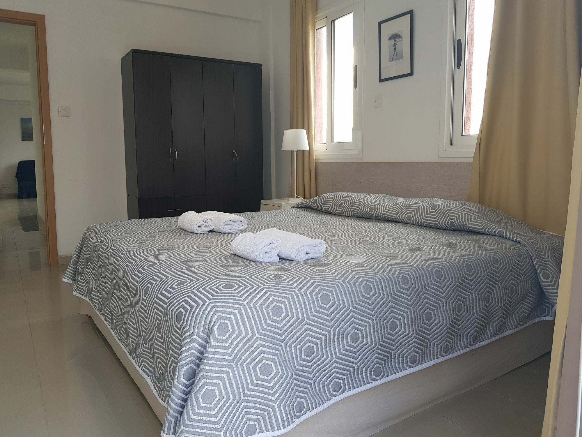 Valentinos Apartments Paphos ภายนอก รูปภาพ