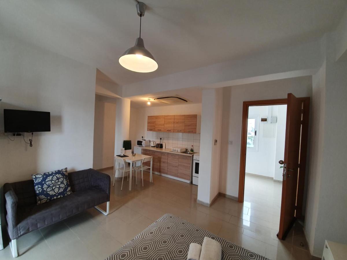 Valentinos Apartments Paphos ภายนอก รูปภาพ